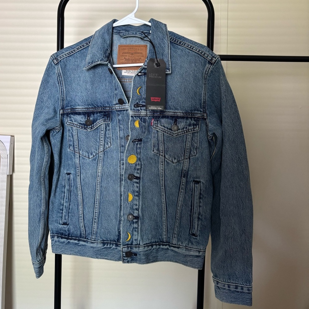 Levi's NWT Custom Embroidered Denim Jacket